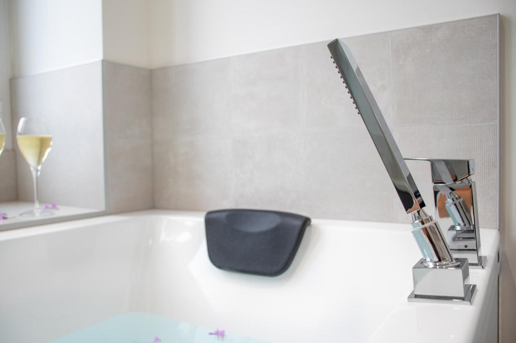 נאנט L'Appartement Des Ducs Avec Baignoire Double מראה חיצוני תמונה